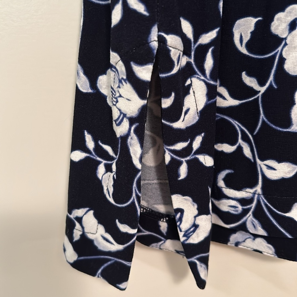 J.Jill blue floral wearever collection top size small - Picture 5 of 7